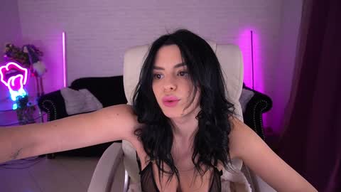 Snapshot of daenerys_daen chatting on February 3, 11:09 am daenerys_daen online show from February 3, 11:09 am