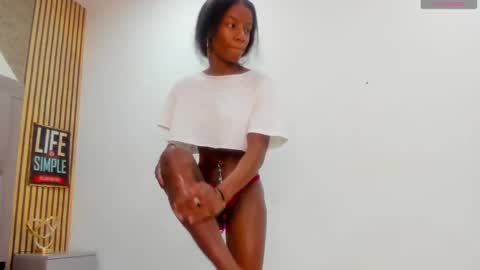 Snapshot of daffnelewis chatting on February 14, 12:36 pm daffnelewis online show from February 14, 12:36 pm