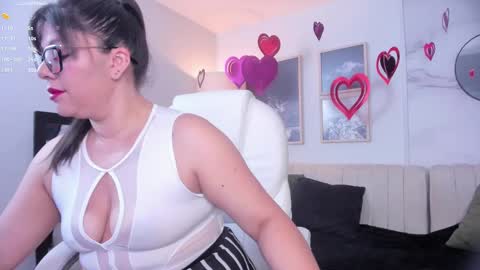 Snapshot of dafne_00 chatting on February 11, 12:04 pm Dafne online show from February 11, 12:04 pm