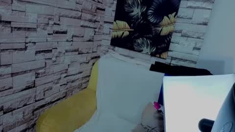 Snapshot of dafne_cleo chatting on October 5, 5:01 am Dafne online show from October 5, 5:01 am