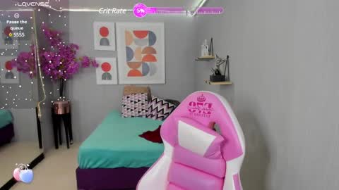 dafne huges online show from December 19, 12:34 pm