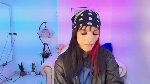 dafne huges online show from January 14, 12:35 pm