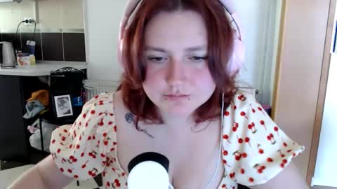 dahlia_midnight_ online show from September 19, 9:41 am