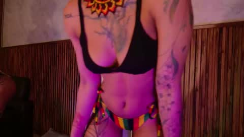 Snapshot of daiana_curly chatting on October 19, 8:33 pm Daiana online show from October 19, 8:33 pm