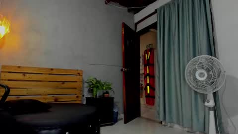 Snapshot of daiisy_kiss chatting on October 7, 2:38 am daiisy_kiss online show from October 7, 2:38 am