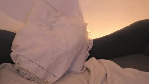 Lauren            online show from February 11, 4:25 am