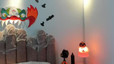 D A I S Y  online show from October 15, 12:19 pm