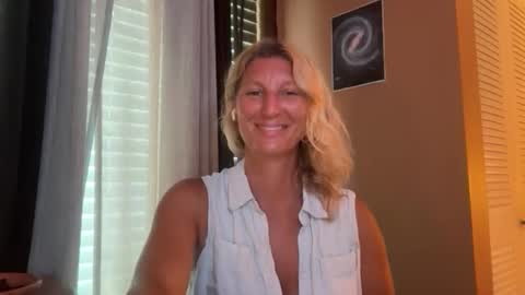 Daisy137 online show from April 19, 4:40 pm