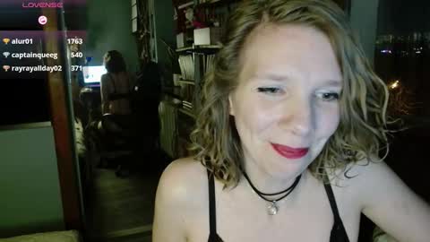 daisy_lovely online show from January 7, 4:43 pm