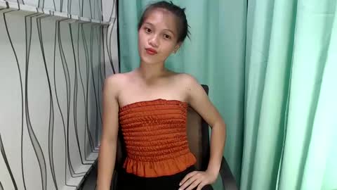 Snapshot of daisy_rose10 chatting on February 6, 10:47 am daisy_rose10 online show from February 6, 10:47 am