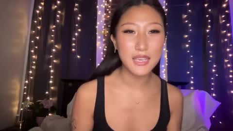 Daisy Kim online show from February 18, 2:49 am