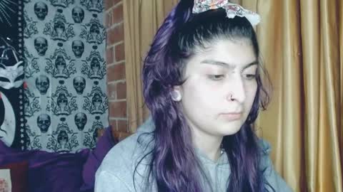 Snapshot of dak_7 chatting on February 13, 1:40 am    --  -- help me reach 100 hands up  online show from February 13, 1:40 am