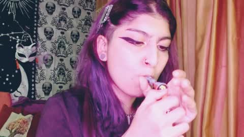 Snapshot of dak_7 chatting on February 7, 11:55 pm    --  -- help me reach 100 hands up  online show from February 7, 11:55 pm