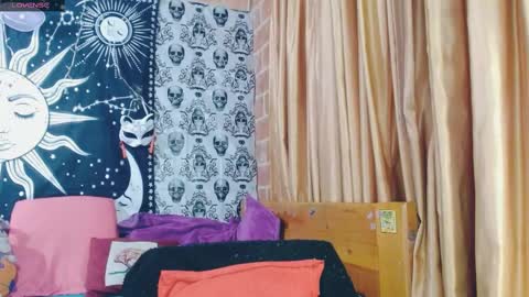 Snapshot of dak_7 chatting on March 6, 11:20 pm    --  -- help me reach 100 hands up  online show from March 6, 11:20 pm