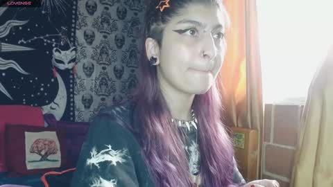 Snapshot of dak_7 chatting on March 10, 10:45 pm    --  -- help me reach 100 hands up  online show from March 10, 10:45 pm