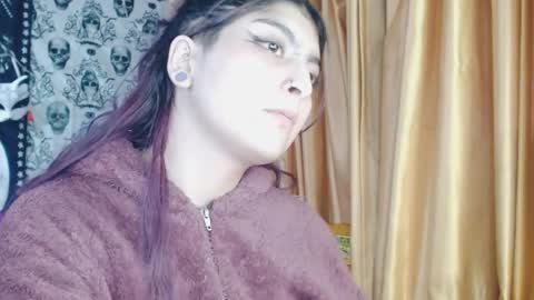 Snapshot of dak_7 chatting on February 14, 9:34 am    --  -- help me reach 100 hands up  online show from February 14, 9:34 am