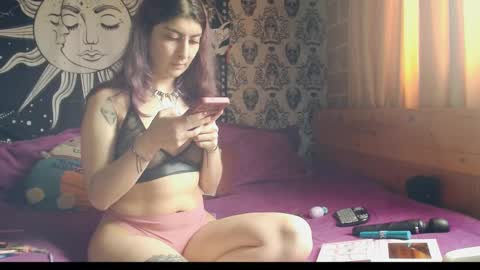 Snapshot of dak_7 chatting on March 5, 8:44 pm    --  -- help me reach 100 hands up  online show from March 5, 8:44 pm