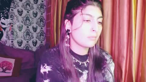 Snapshot of dak_7 chatting on March 5, 4:57 am    --  -- help me reach 100 hands up  online show from March 5, 4:57 am