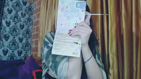 Snapshot of dak_7 chatting on February 22, 11:54 pm    --  -- help me reach 100 hands up  online show from February 22, 11:54 pm