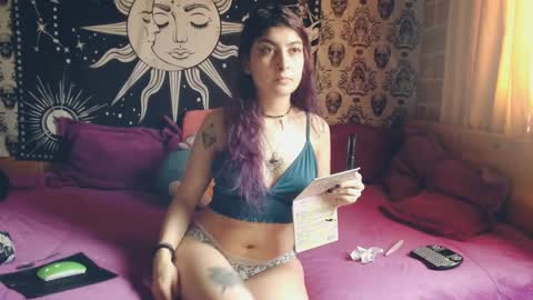 Snapshot of dak_7 chatting on January 7, 7:17 pm    --  -- help me reach 100 hands up  online show from January 7, 7:17 pm