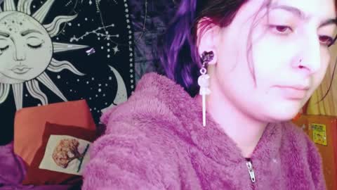 Snapshot of dak_7 chatting on December 18, 3:26 am    --  -- help me reach 100 hands up  online show from December 18, 3:26 am