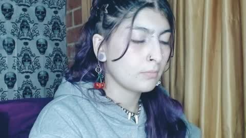 Snapshot of dak_7 chatting on February 12, 3:51 am    --  -- help me reach 100 hands up  online show from February 12, 3:51 am