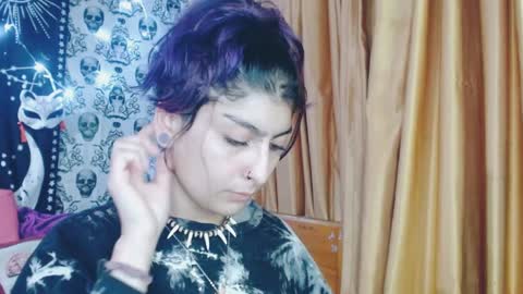 Snapshot of dak_7 chatting on February 9, 12:40 am    --  -- help me reach 100 hands up  online show from February 9, 12:40 am