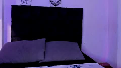 dakostelee1_ online show from July 28, 9:25 pm