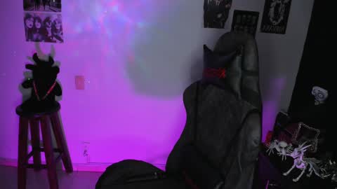 Snapshot of dakota_crab chatting on September 25, 12:21 am Dakota Crab online show from September 25, 12:21 am