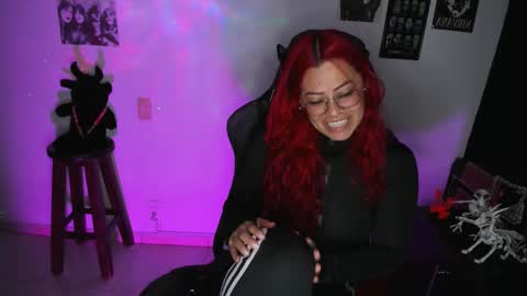 Snapshot of dakota_crab chatting on September 19, 12:09 am Dakota Crab online show from September 19, 12:09 am