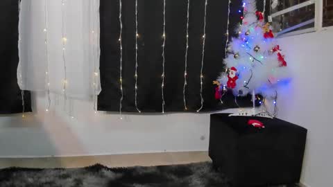 Snapshot of dakota_m01 chatting on December 19, 2:12 am Dakota online show from December 19, 2:12 am