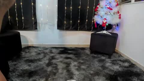 Snapshot of dakota_m01 chatting on December 13, 1:04 am Dakota online show from December 13, 1:04 am