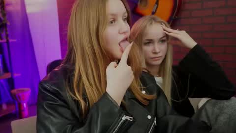 Snapshot of dakotaajohnnson chatting on September 25, 12:59 pm dakotaajohnnson online show from September 25, 12:59 pm