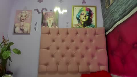 Snapshot of dakotaks chatting on October 18, 9:16 pm Mariana online show from October 18, 9:16 pm