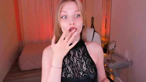 Snapshot of dakotamabs chatting on September 14, 10:46 am Dakota online show from September 14, 10:46 am