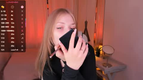 Snapshot of dakotamabs chatting on October 21, 9:46 am Dakota online show from October 21, 9:46 am