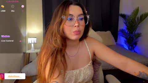 dakottaa__ online show from October 18, 12:14 am