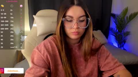 dakottaa__ online show from November 11, 12:28 am