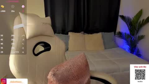 dakottaa__ online show from December 6, 10:29 pm