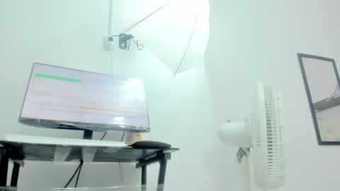 Snapshot of dalia_2 chatting on October 23, 12:49 am Ren online show from October 23, 12:49 am