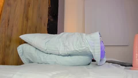 D A L I L A online show from September 18, 7:56 pm