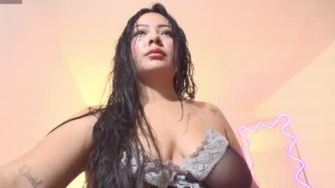 Snapshot of damii_tay chatting on February 23, 3:39 am Damii online show from February 23, 3:39 am