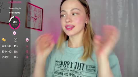 Snapshot of damn_cutie chatting on March 12, 8:20 pm Tiana online show from March 12, 8:20 pm