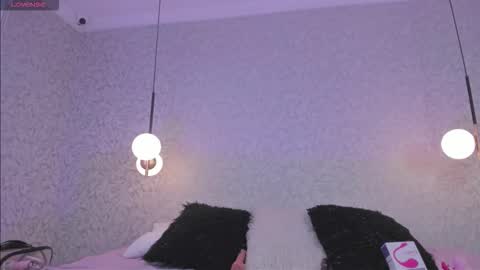 Snapshot of danaandthamaraangels chatting on October 23, 12:49 am online show from October 23, 12:49 am