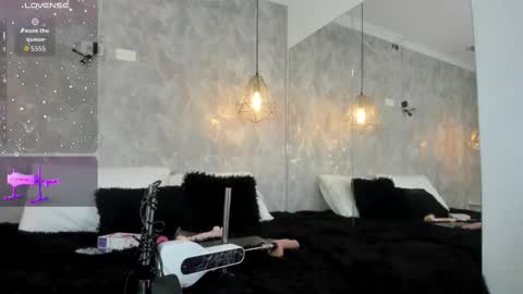 Snapshot of danaandthamaraangels chatting on October 6, 8:57 pm online show from October 6, 8:57 pm