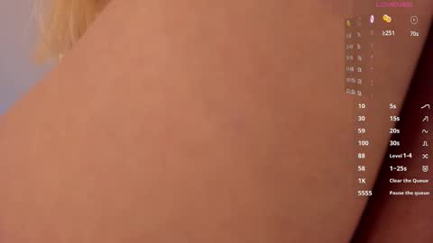 Snapshot of danabananaa chatting on October 11, 10:45 pm Dana online show from October 11, 10:45 pm