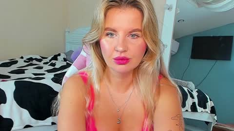 Snapshot of dangerous_lioness_ chatting on December 3, 1:28 am Kali online show from December 3, 1:28 am