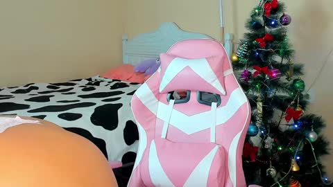 Snapshot of dangerous_lioness_ chatting on December 29, 5:42 am Kali online show from December 29, 5:42 am