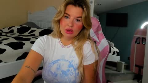 Snapshot of dangerous_lioness_ chatting on January 22, 1:21 am Kali online show from January 22, 1:21 am