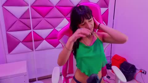 Snapshot of dani_dream chatting on October 14, 1:57 pm dani_dream online show from October 14, 1:57 pm